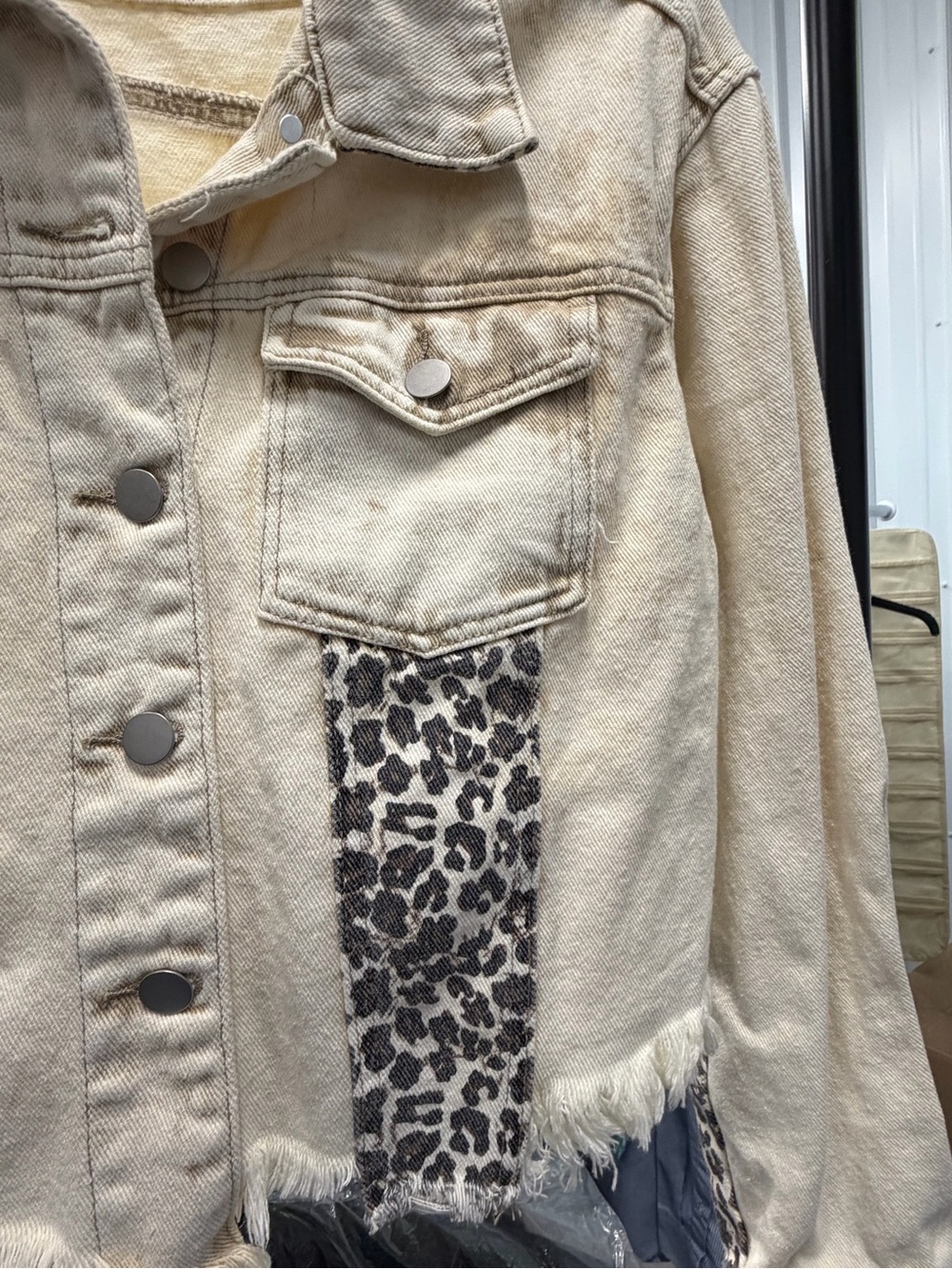 POL Cream Cropped Denim Jacket with Leopard Patches Sz Sm - Picture 4 of 6